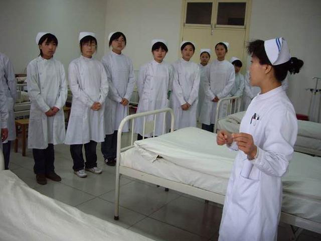 初中生畢業(yè)后上什么學校(初中生畢業(yè)后學什么技術(shù)好)