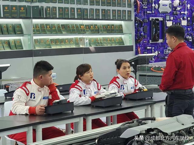 成都汽修哪家學(xué)校好(成都萬通汽修學(xué)校)