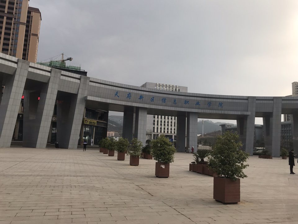 四川省輕工工程學(xué)校成都校區(qū)好不好(四川省輕工工程學(xué)?？诒趺礃?