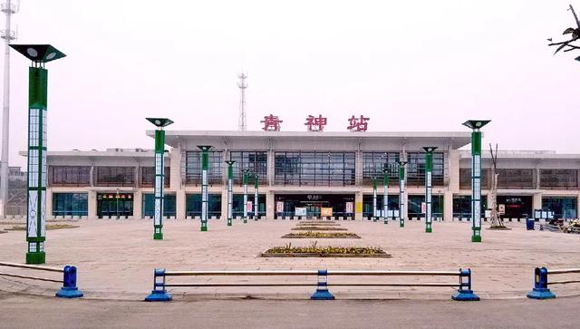 成都藝術(shù)職業(yè)學院學費(成都藝術(shù)職業(yè)學院鄧一)