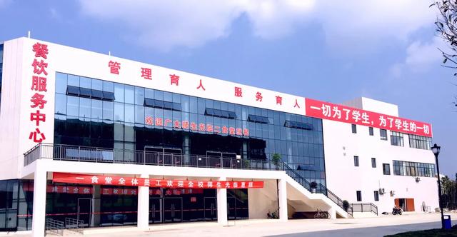 成都藝術(shù)職業(yè)學院學費(成都藝術(shù)職業(yè)學院鄧一)