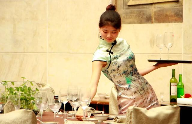 成都藝術(shù)職業(yè)學院學費(成都藝術(shù)職業(yè)學院鄧一)