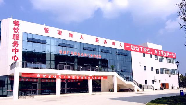 成都藝術(shù)職業(yè)學院學費(成都藝術(shù)職業(yè)學院鄧一)