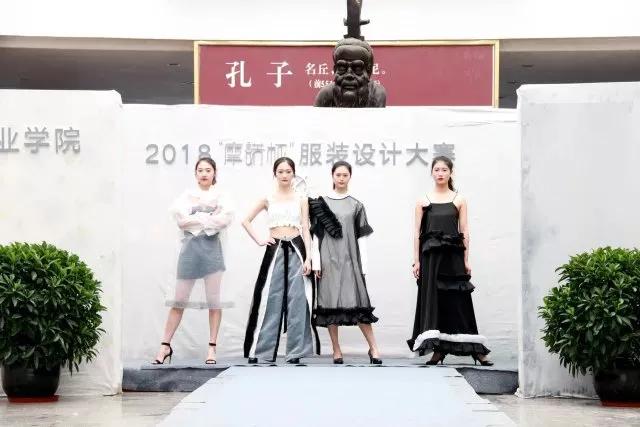 成都藝術(shù)職業(yè)學院學費(成都藝術(shù)職業(yè)學院鄧一)