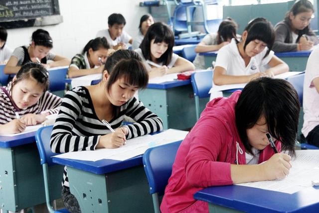 初中女生上技校學什么專業(yè)好(初中女生去技校學啥好)