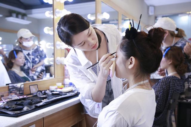 初中女生上技校學什么專業(yè)好(初中女生去技校學啥好)