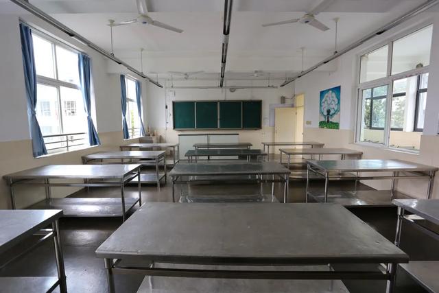 四川財貿(mào)職業(yè)技術(shù)學校(廣東財貿(mào)職業(yè)技術(shù)學校)