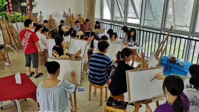 成都有哪些旅游學校(成都航空旅游學校貼吧)