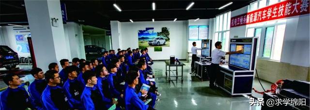 四川汽車職業(yè)學(xué)校學(xué)費(fèi)(四川希望汽車職業(yè)技術(shù)學(xué)校學(xué)費(fèi))