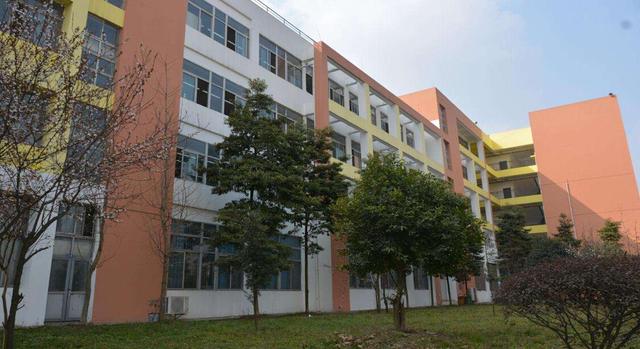四川國盛技工學校是公辦還是民辦(四川國盛技工學校貼吧)