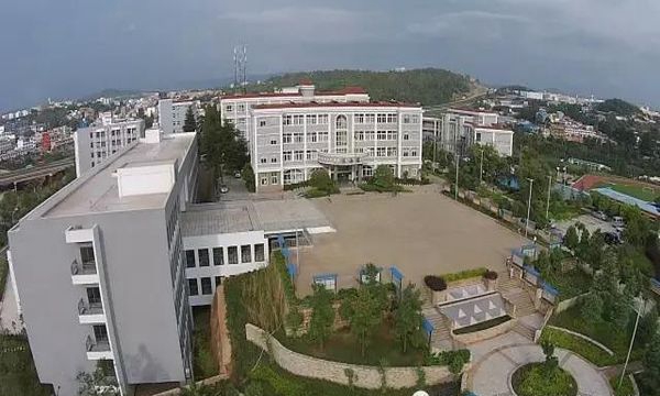 廣安市景山職業(yè)高中學校(廣安市景山職業(yè)高中學校一個學期多少錢)