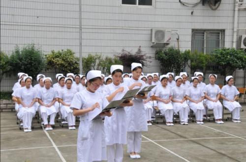 包含成都成醫(yī)護士學(xué)校在哪里的詞條