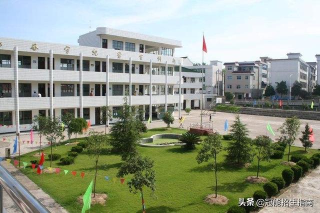 成都那些學校管理好(四川傳媒就業(yè)率很差嗎)