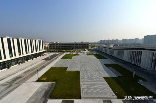 成都建設(shè)技工學(xué)校學(xué)費(fèi)多少錢(qián)(成都圣亞技工學(xué)校學(xué)費(fèi)多少)
