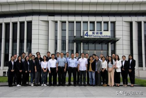 成都建設(shè)技工學(xué)校學(xué)費(fèi)多少錢(qián)(成都圣亞技工學(xué)校學(xué)費(fèi)多少)