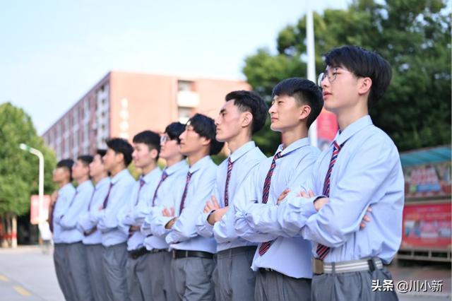 四川新華電腦學(xué)院怎么樣(四川新華電腦學(xué)院校徽)