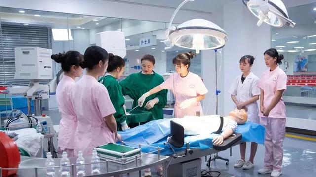 成都希望職業(yè)學校照片(成都鐵路衛(wèi)生職業(yè)學校照片)